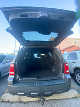 Load image into Gallery viewer, Ford Escape XLTT 2008 Used Car
